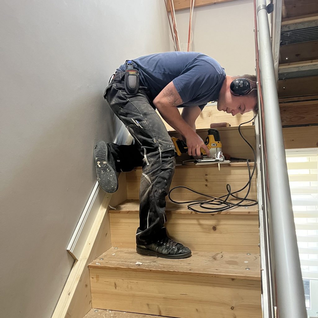 Tischler Handwerker Treppenbau Holz Innenausbau Maschinen