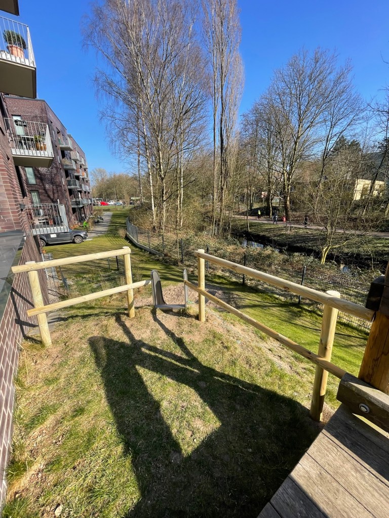 Spielplatzreparatur 
Spielplatzkontrolle
Tischler
Montageservice
Holzarbeiten
Holz
Holz Handwerker
Holz Tischler
Innenausbau
Ladenbau