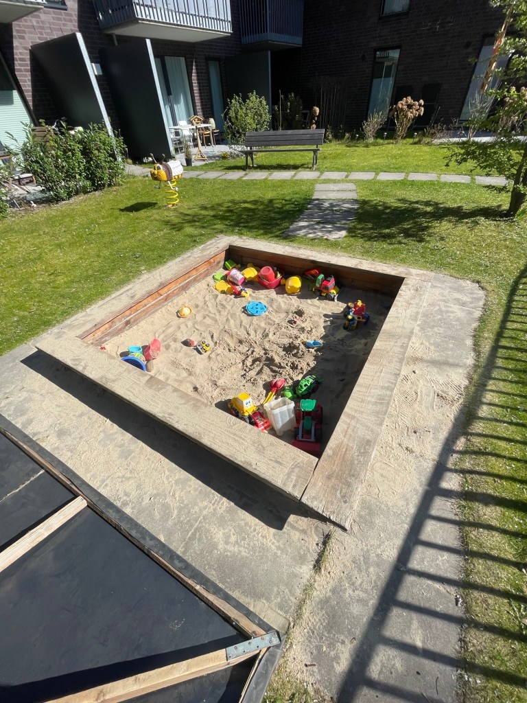 Spielplatzreparatur 
Spielplatzkontrolle
Tischler
Montageservice
Holzarbeiten
Holz
Holz Handwerker
Holz Tischler
Innenausbau
Ladenbau